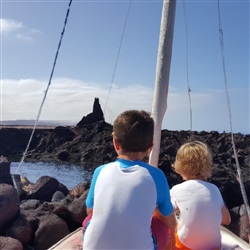 De beste plekken om te zeilen met kinderen op Lanzarote