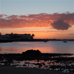 Ervaar de Magie van de Zonsopgang bij Playa del Reducto in Arrecife